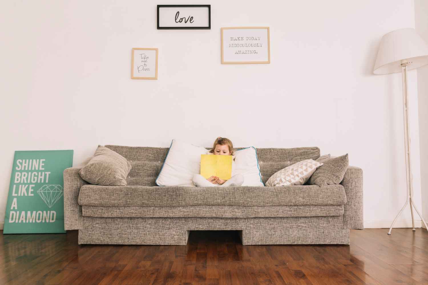 7 Useful Ways to Dispose of Your Old Sofa
